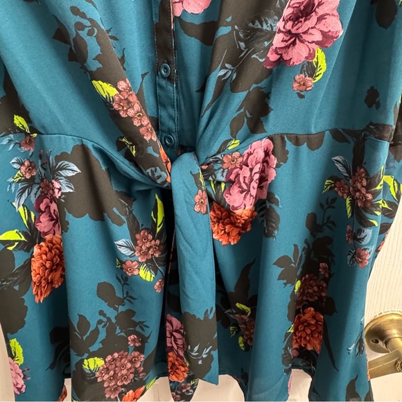 Torrid Teal Floral Women's Sleeveless Blouse - 2 - NWOT - Picture 3 of 8